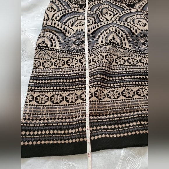 Beautiful Taylor Dress Medium.  Black.  Tan.  Grey. - Picture 3 of 8